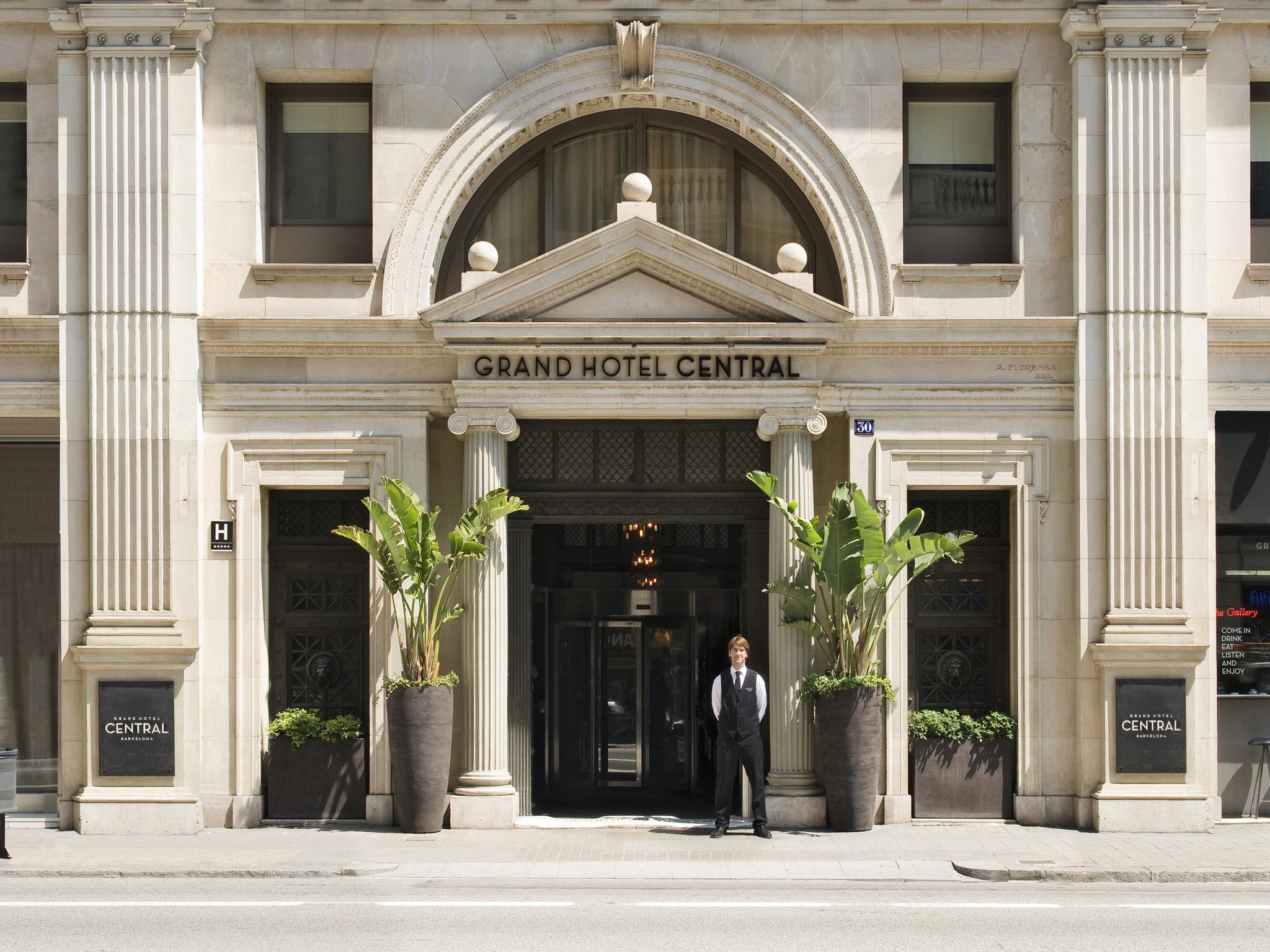Grand Hotel Central, Small Luxury Hotels Barcellona Esterno foto The Grand Hotel Central