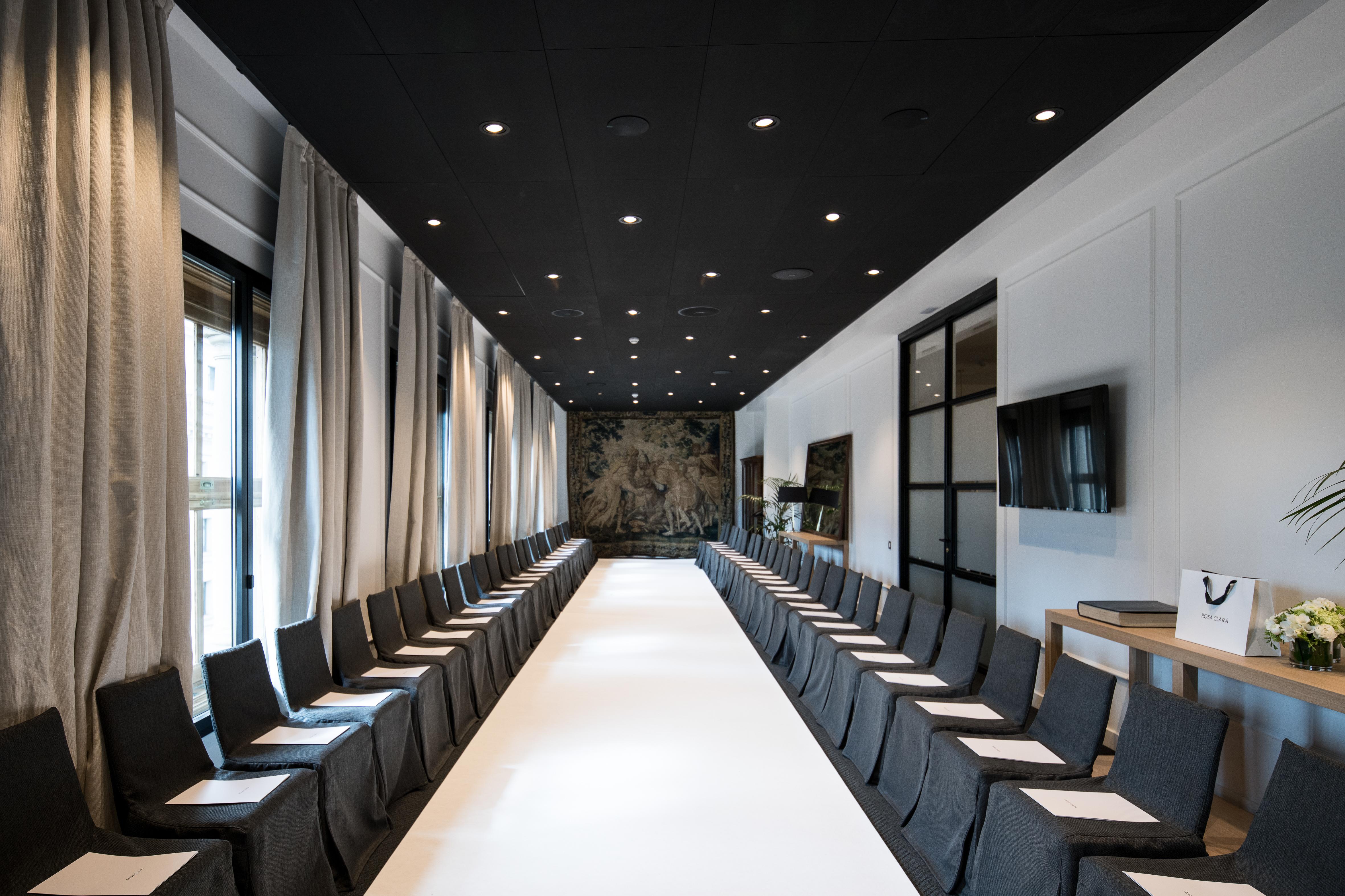 Grand Hotel Central, Small Luxury Hotels Barcellona Esterno foto The conference room of the German Academy of Sciences