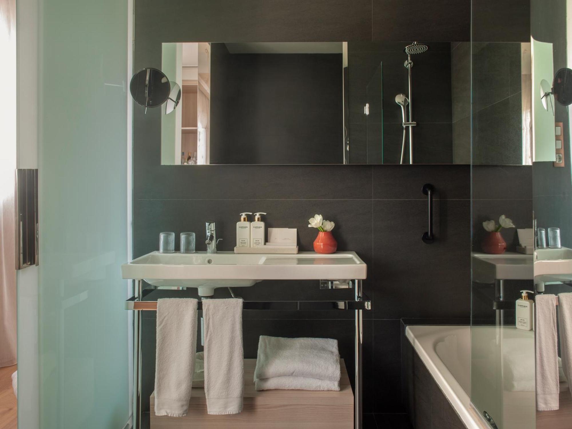 Grand Hotel Central, Small Luxury Hotels Barcellona Esterno foto Bathroom