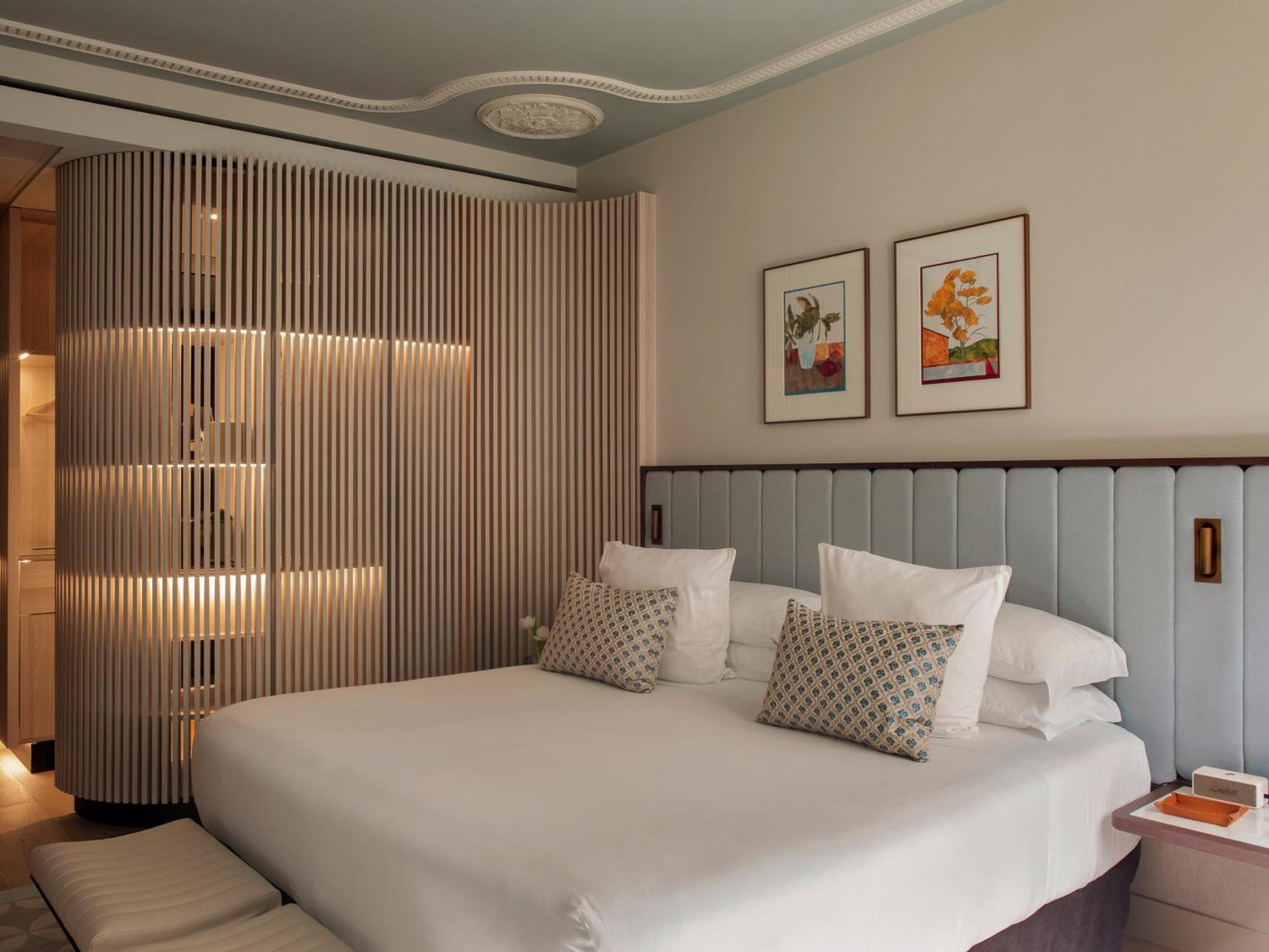 Grand Hotel Central, Small Luxury Hotels Barcellona Esterno foto A bedroom at the hotel