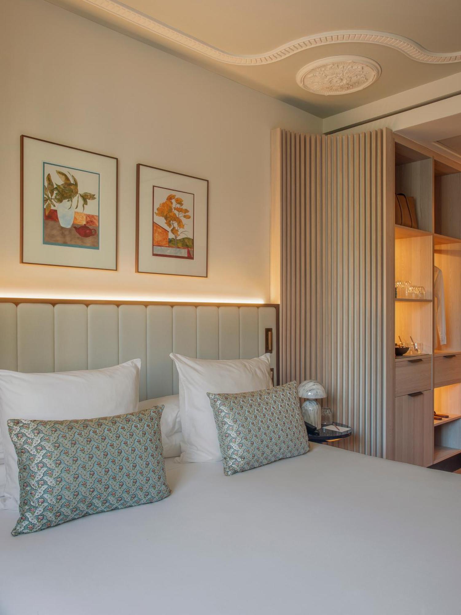 Grand Hotel Central, Small Luxury Hotels Barcellona Esterno foto A bedroom at the hotel