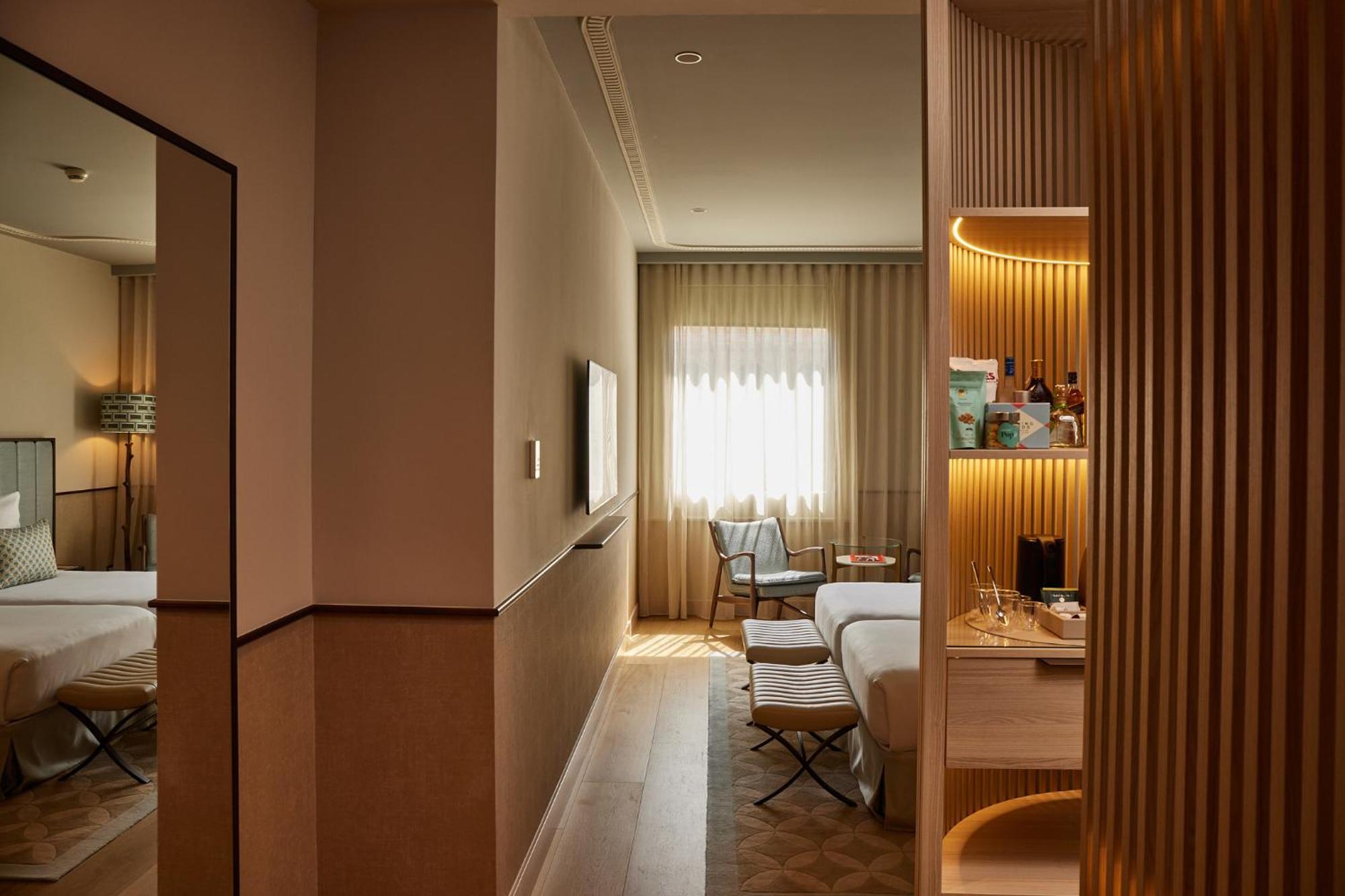 Grand Hotel Central, Small Luxury Hotels Barcellona Esterno foto A room at the hotel