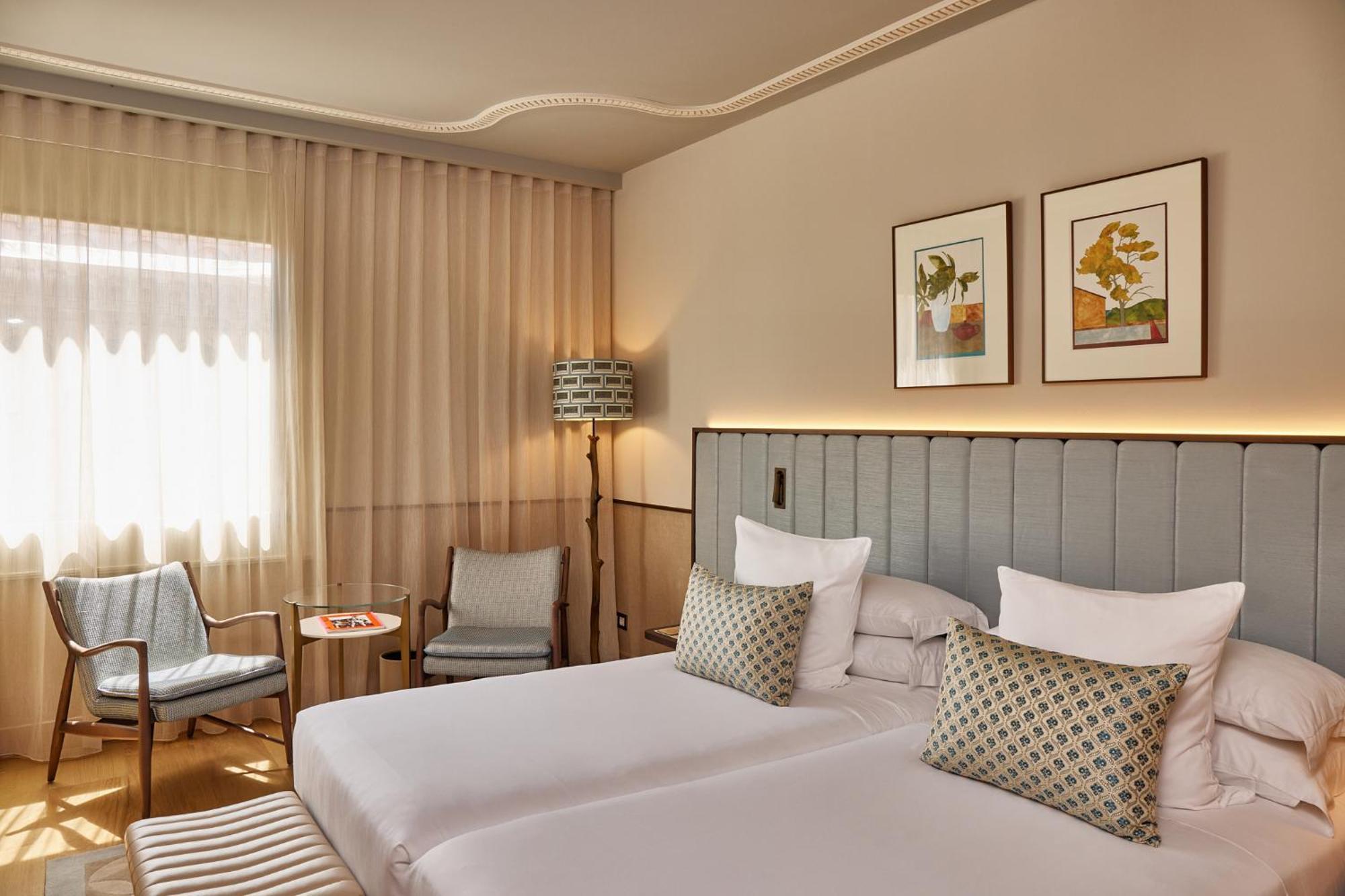Grand Hotel Central, Small Luxury Hotels Barcellona Esterno foto A room at the hotel