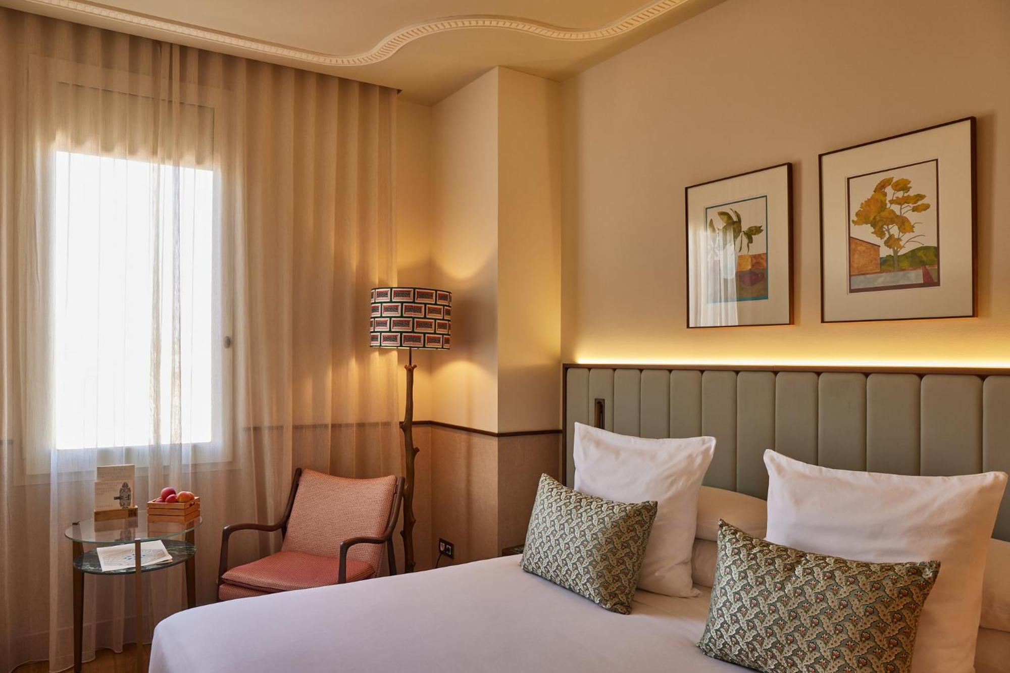 Grand Hotel Central, Small Luxury Hotels Barcellona Esterno foto A room at the hotel