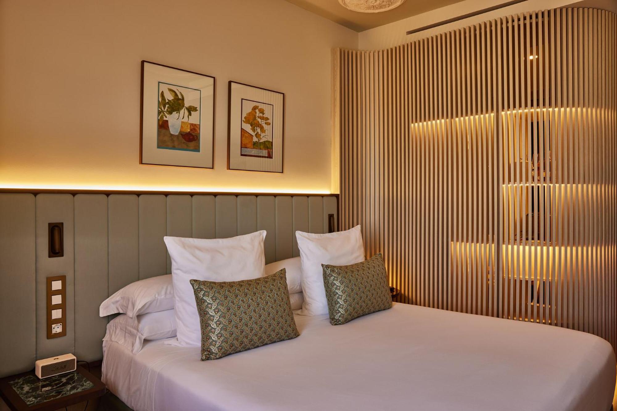 Grand Hotel Central, Small Luxury Hotels Barcellona Esterno foto A room at the hotel