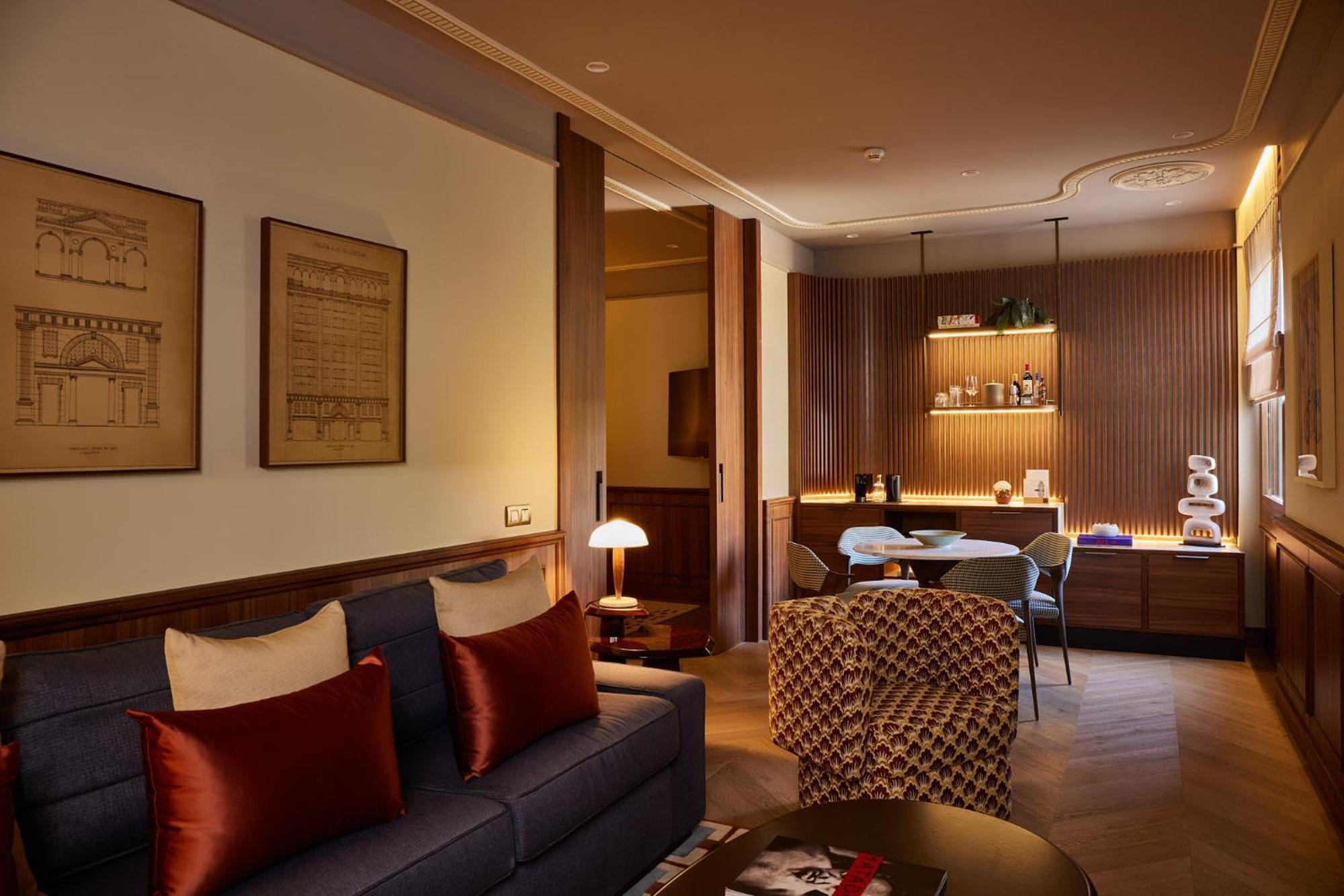 Grand Hotel Central, Small Luxury Hotels Barcellona Esterno foto A suite at the hotel