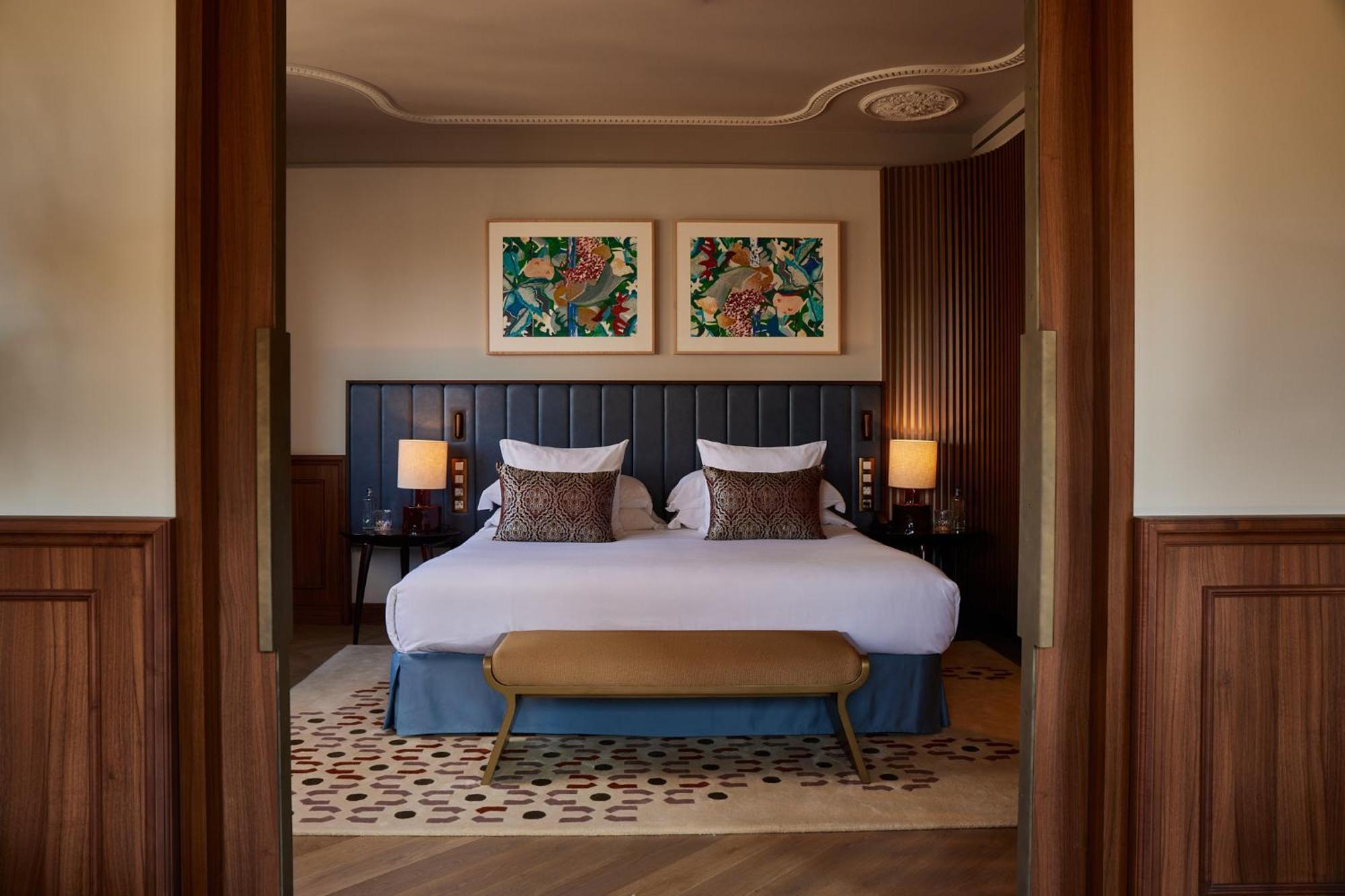 Grand Hotel Central, Small Luxury Hotels Barcellona Esterno foto A bedroom at the hotel