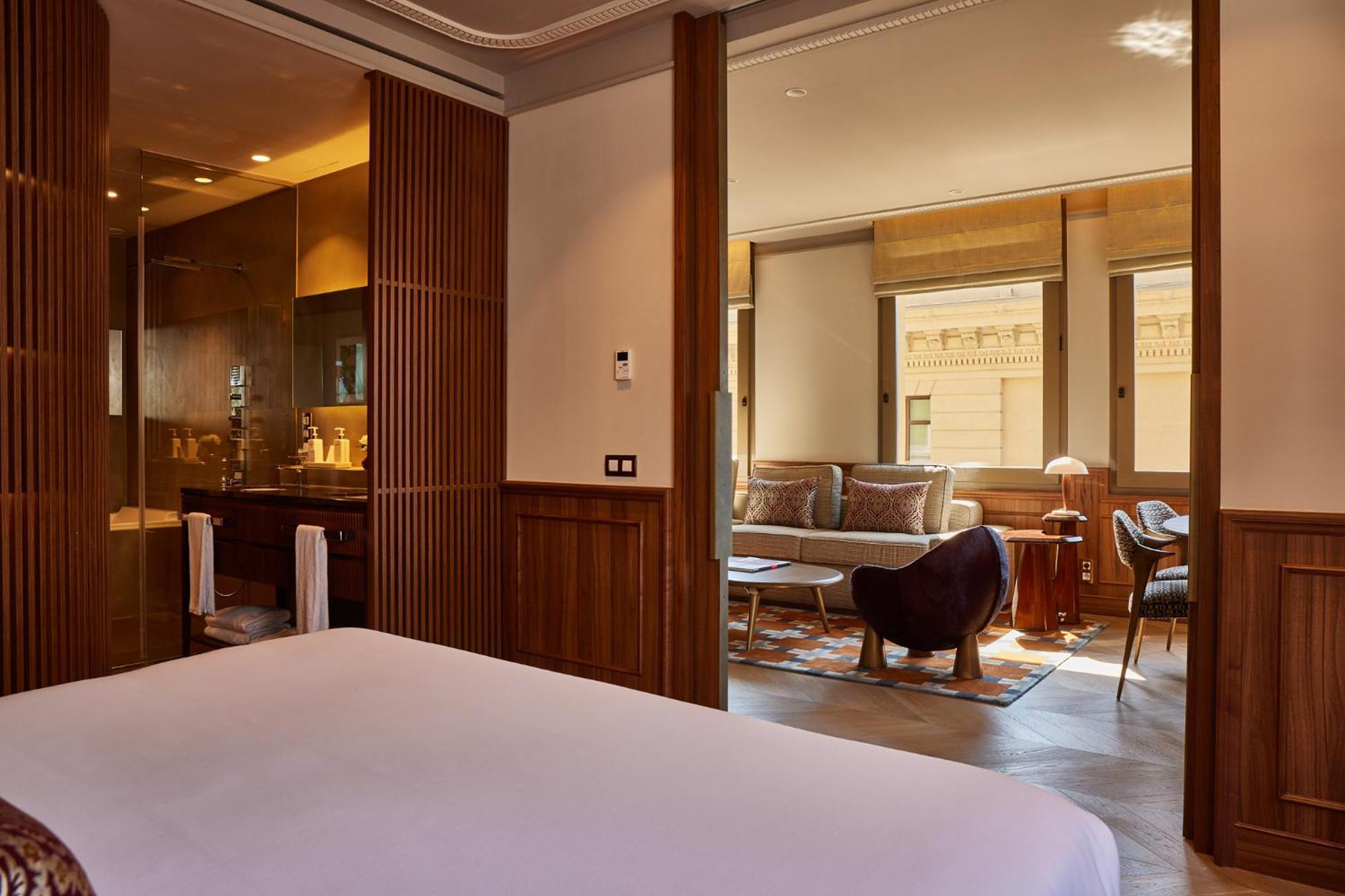 Grand Hotel Central, Small Luxury Hotels Barcellona Esterno foto A suite at the hotel