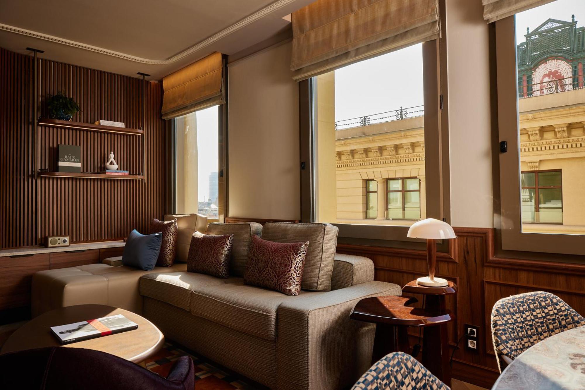Grand Hotel Central, Small Luxury Hotels Barcellona Esterno foto A suite at the Mandarin Oriental, Athens