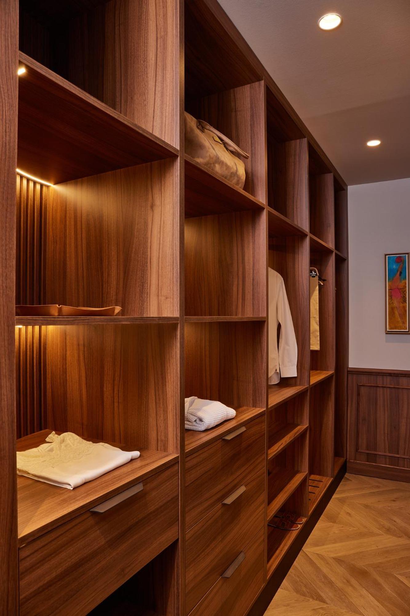 Grand Hotel Central, Small Luxury Hotels Barcellona Esterno foto A walk-in wardrobe