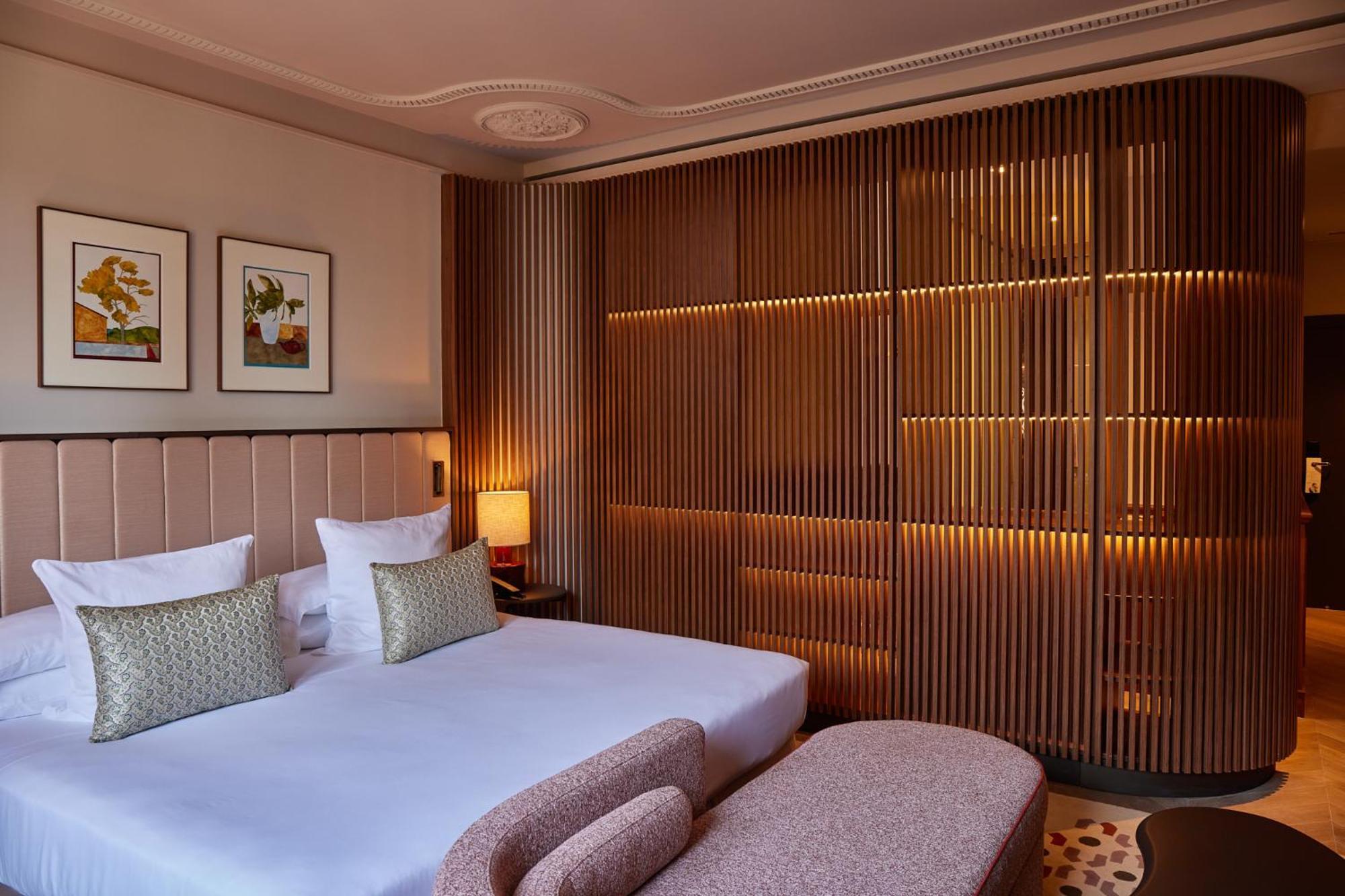 Grand Hotel Central, Small Luxury Hotels Barcellona Esterno foto A room at the hotel