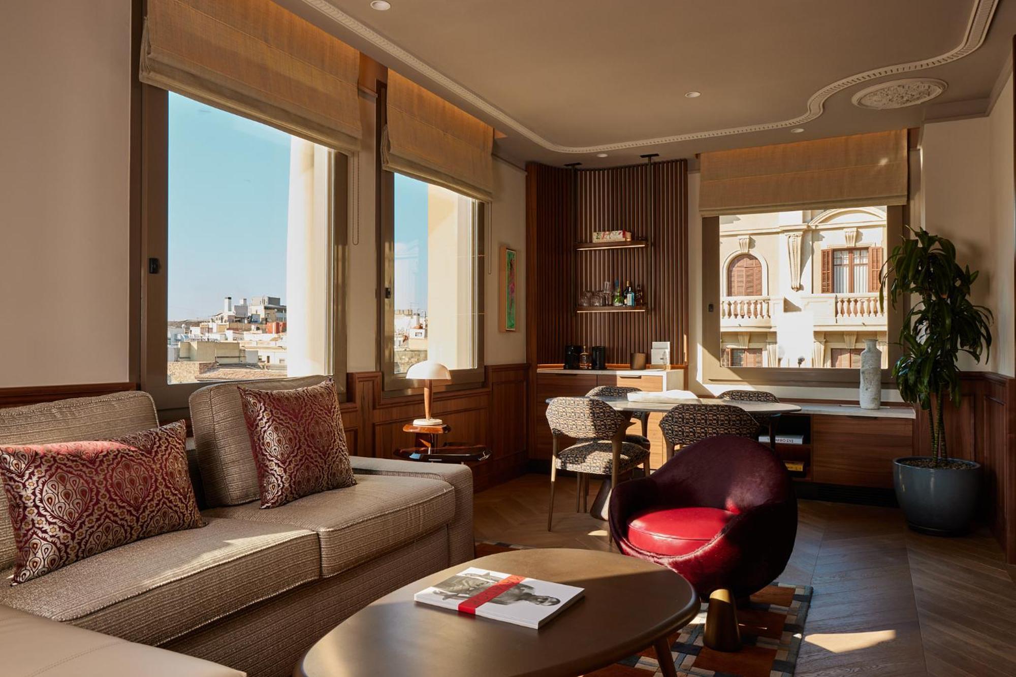 Grand Hotel Central, Small Luxury Hotels Barcellona Esterno foto A suite at the hotel
