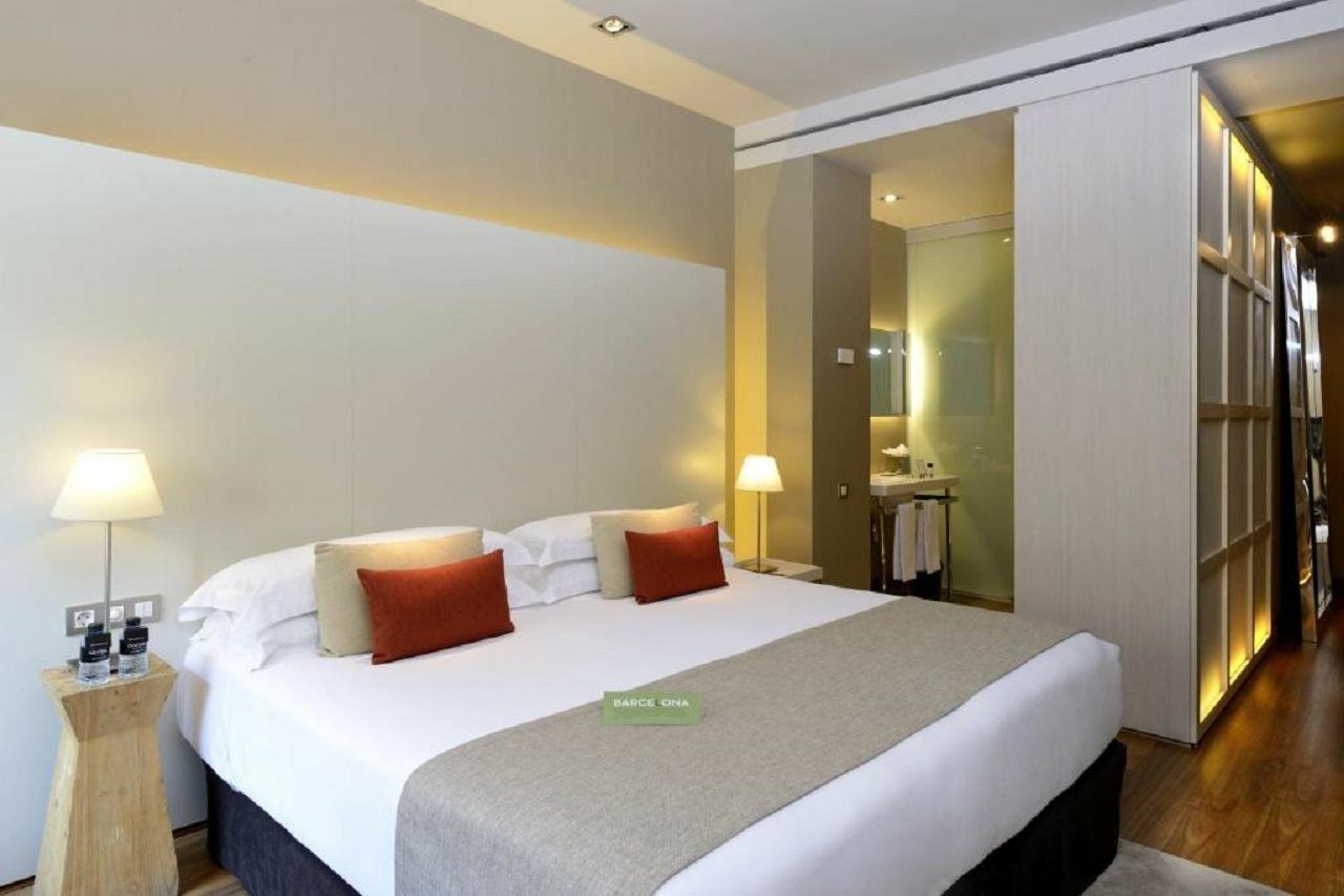 Grand Hotel Central, Small Luxury Hotels Barcellona Esterno foto A room at the hotel
